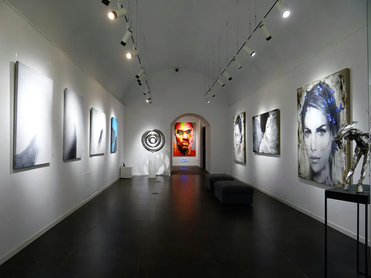 pop-up art gallery